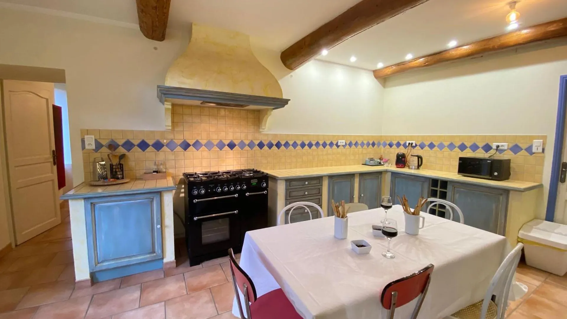 30M2 Suite In 18Th-Century Provencal Farmhouse Althen-des-Paluds 0*,